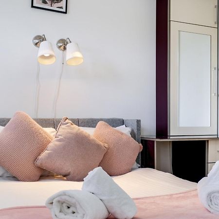 Foxherne 5Bdr 3Ba Serviced House With Parking - Slough By 360Stays Zewnętrze zdjęcie