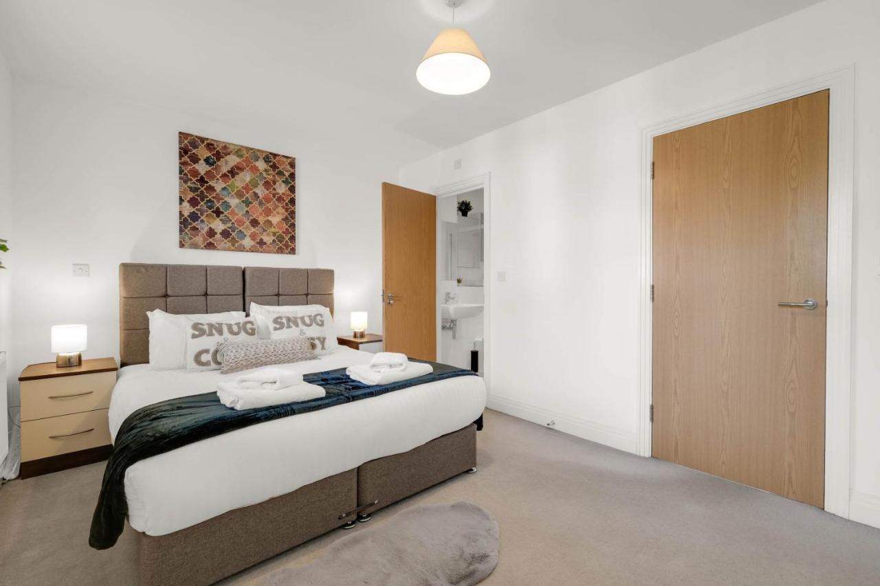 Foxherne 5Bdr 3Ba Serviced House With Parking - Slough By 360Stays Zewnętrze zdjęcie