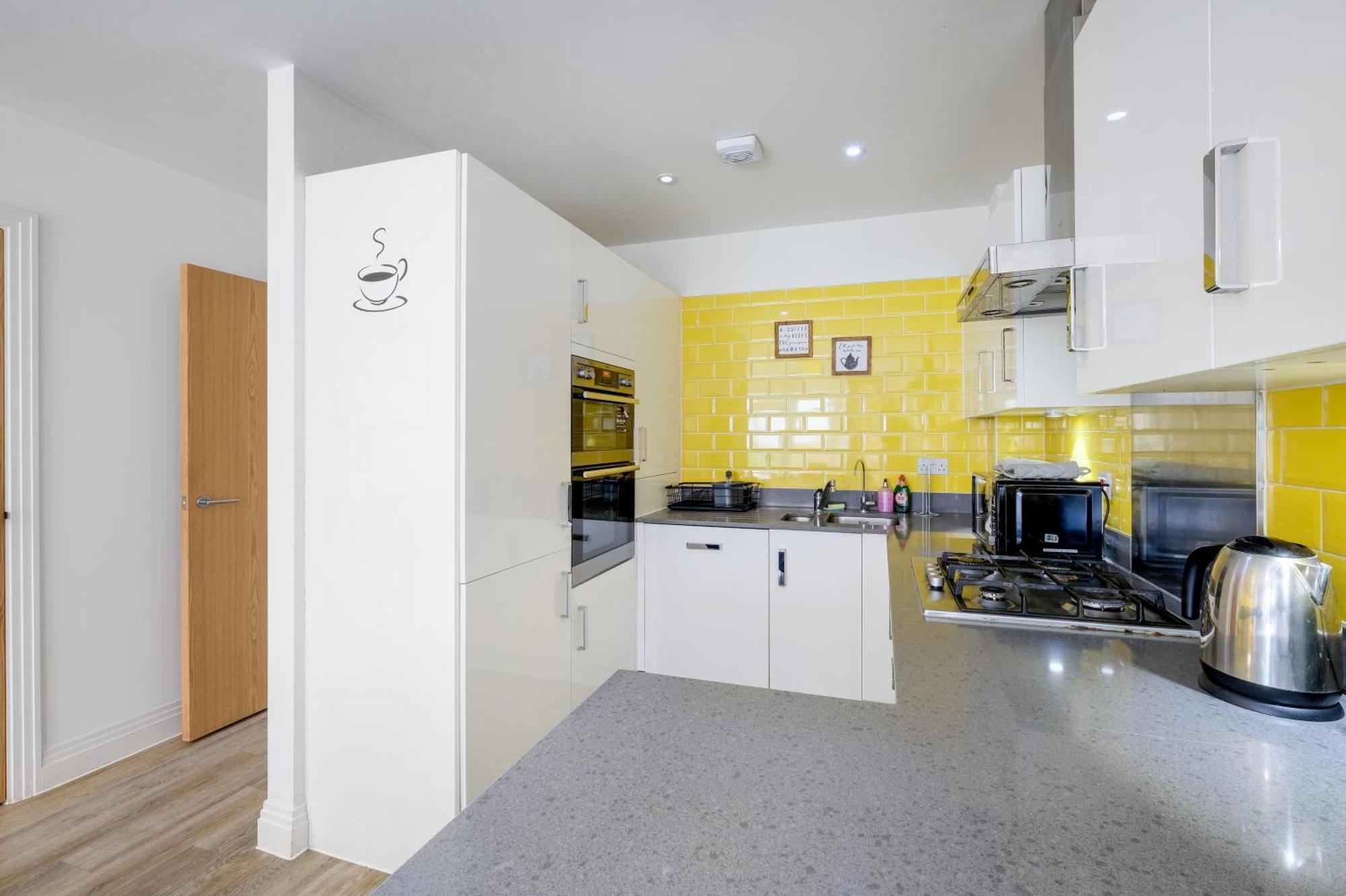Foxherne 5Bdr 3Ba Serviced House With Parking - Slough By 360Stays Zewnętrze zdjęcie